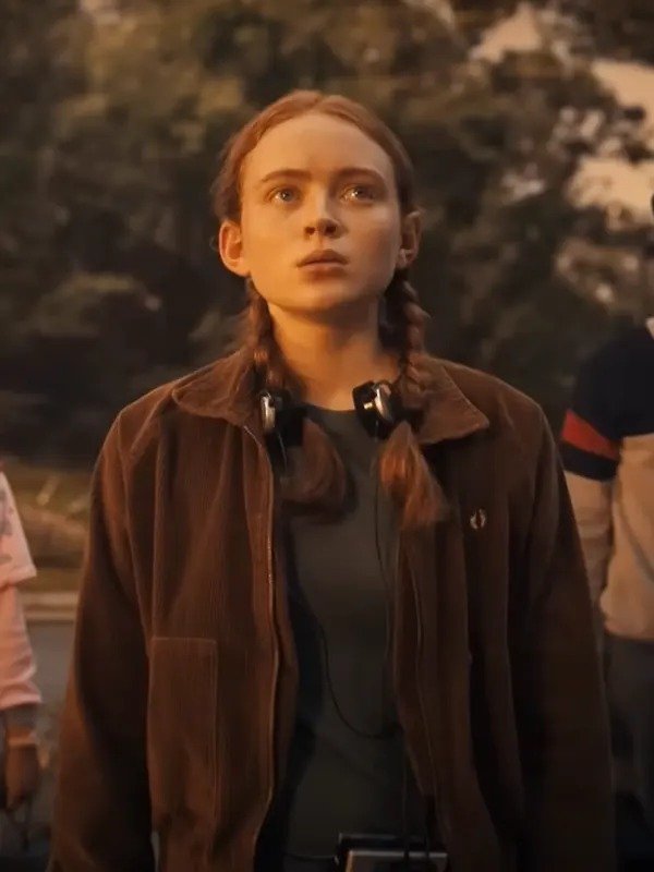 The denim overshirt worn by Max Mayfield (Sadie Sink) in the series Stranger  Things (Season 4 Episode 1)