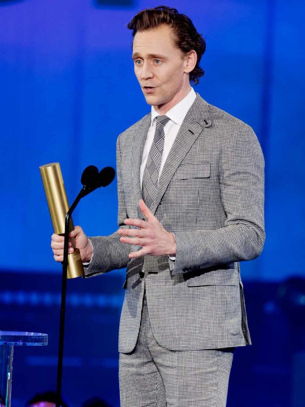 Tom Hiddleston 2024 People’s Choice Awards Suit(02)